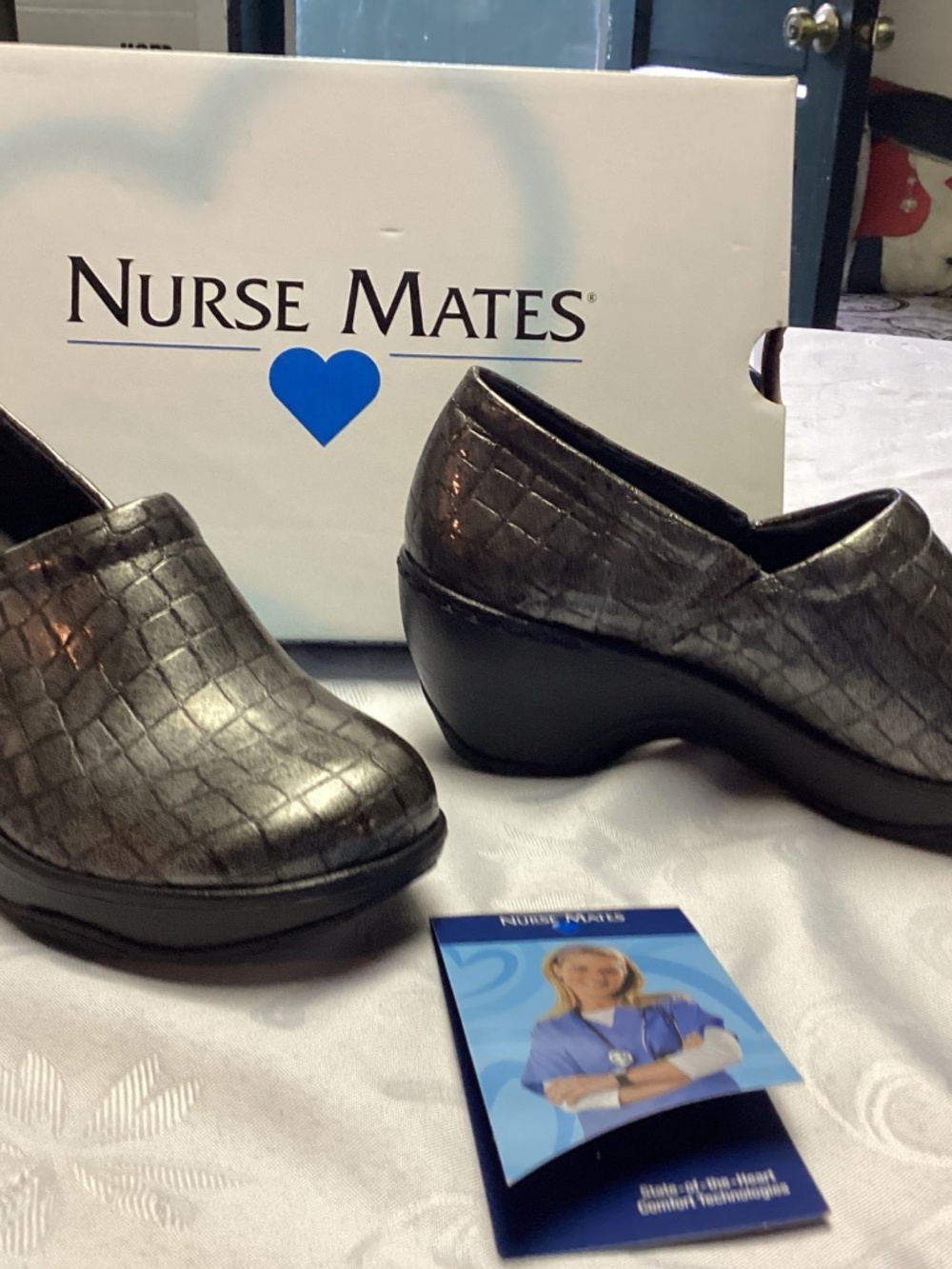 Nurse Mates Women's  BRYAR  SILVER. CROCO.  size 8M New in the box